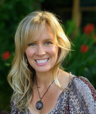 Book an Appointment with Danielle Guthrie for Reiki